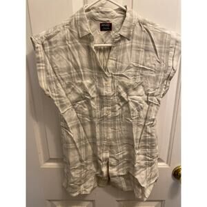 Brand New, No Tags Untuckit Women's Size 2 Grey Sleeveless Button Down Shirt Top
